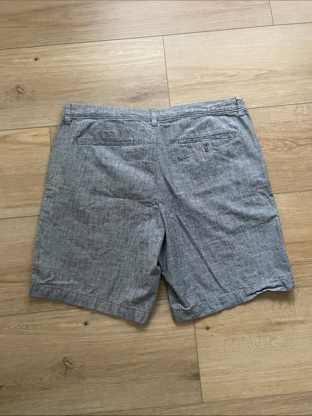 Banana Republic Men 36  Light Gray Flat-Front Men’s Shorts